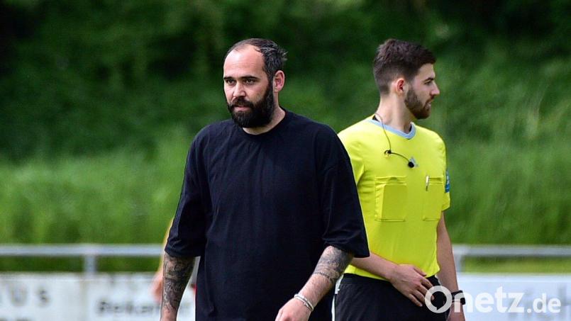 Michael Fischer (links) hört am Saisonende beim FC Tegernheim auf. Bild: Dirk Meier
