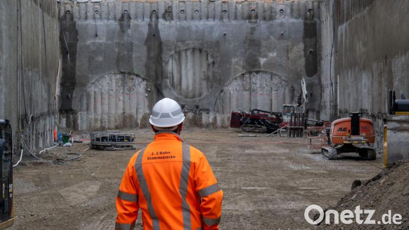 Bei den maschinellen Tunnelbauarbeiten stehen zunächst nur Rettungs- und Erkundungsstollen auf dem Programm. (Archivbild) Bild: Peter Kneffel/dpa