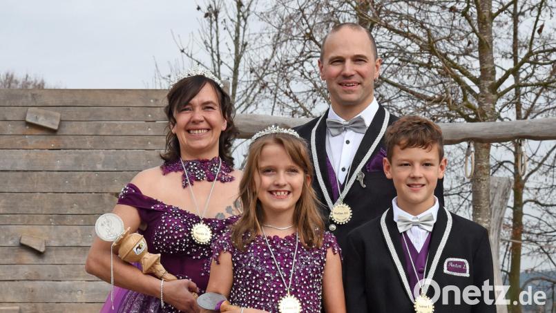 Die Plößberger Prinzenpaare: Das Kinderprinzenpaar Emma II. und Anton I, und das Prinzenpaar Nicole II. und Stefan III. Bild: Julia Fröhlich