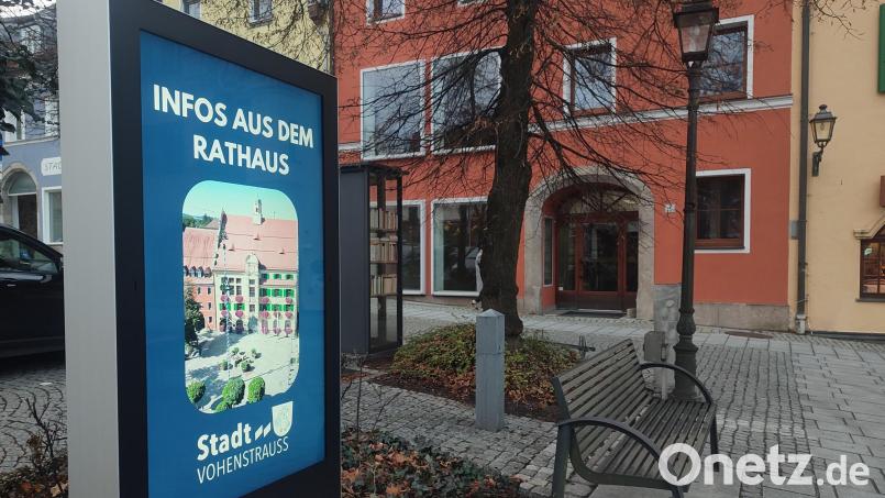 Informationen aus dem Rathaus gibt es an der digitalen Stele in Vohenstrauß. Bild: Stadt Vohenstrauß