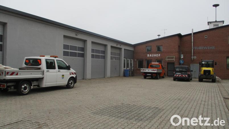 Der Bauhof entspricht nicht mehr den Anforderungen und muss deshalb erweitert werden. Geplant ist eine weitere Lagerhalle und die Errichtung von zwei Streugutsilos auf dem Bauhofgelände. Bild: bnr