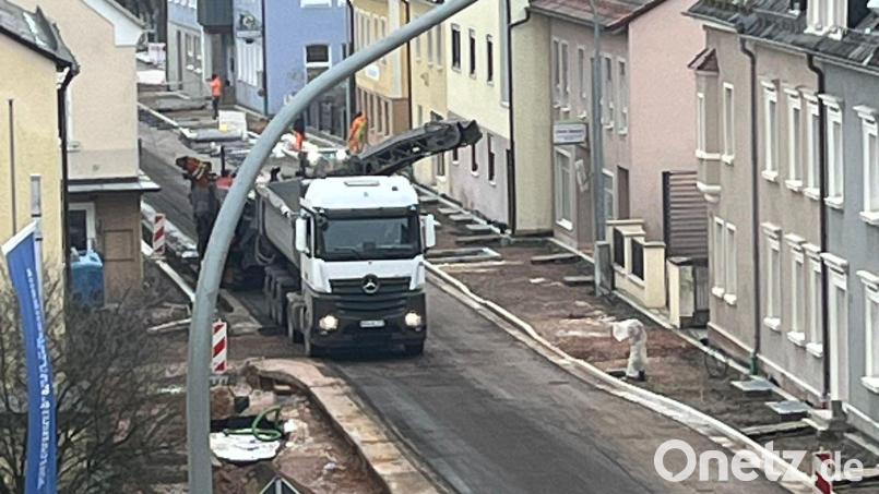 Der Stein des Anstoßes: Alexander Graser wunderte sich über die vermeintliche Fahrbahnbreite. Viele Facebook-Nutzer stimmten ihm zu. Bild: Alexander Graser