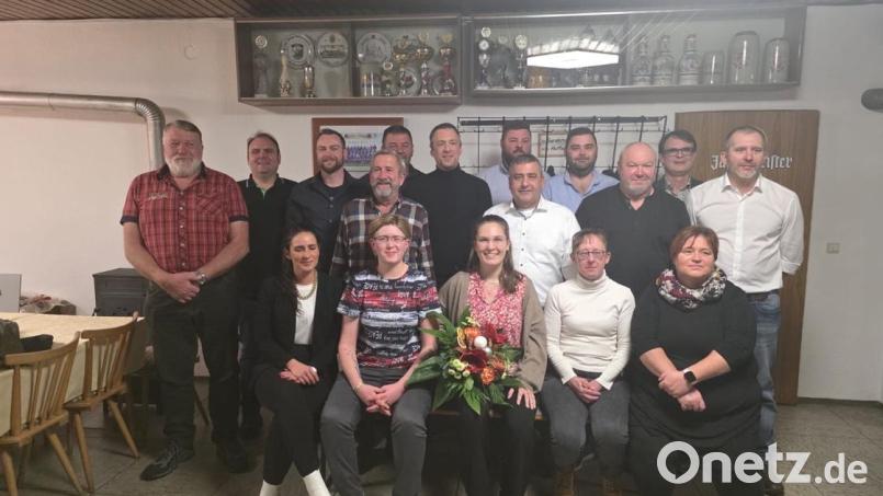 Als Bürgermeisterkandidation der Bürgerliste stellt sich Vanessa Brüderer (vorne Mitte) zur Verfügung. Der Zulauf bei der Aufstellungsversammlung war überwältigend. Bild: Eva Seifried