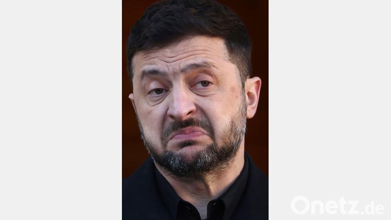 Der ukrainische Präsident Wolodymyr Selenskyj will schnell eine Nachfolge für seinen gechassten Bürochef Andrij Jermak finden. (Archivbild) Bild: Peter Morrison/AP/dpa