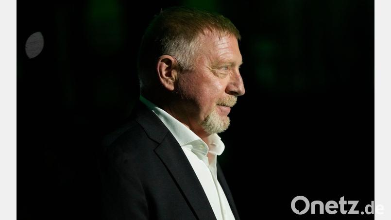Boris Becker sprach bei „2025! Menschen, Bilder, Emotionen“ über seine neuen Pflichten als Vater. (Archivbild) Bild: Luca Bruno/AP/dpa