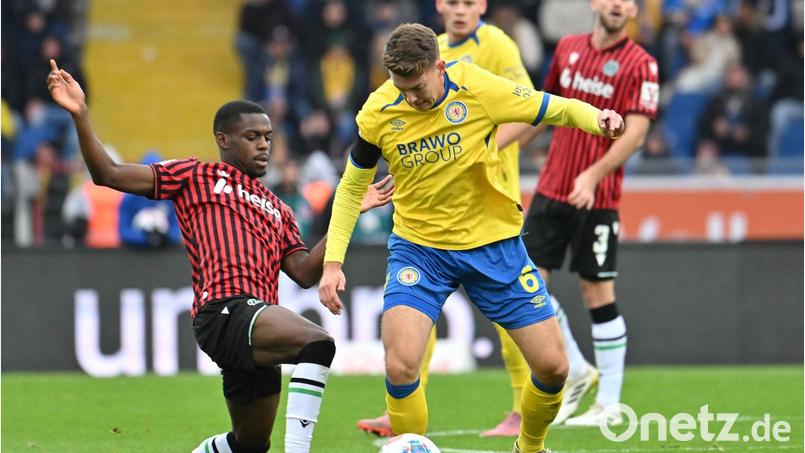 Bleibt in Braunschweig: Die bisherige Nürnberger Leihgabe Florian Flick (r). Bild: Swen Pförtner/dpa