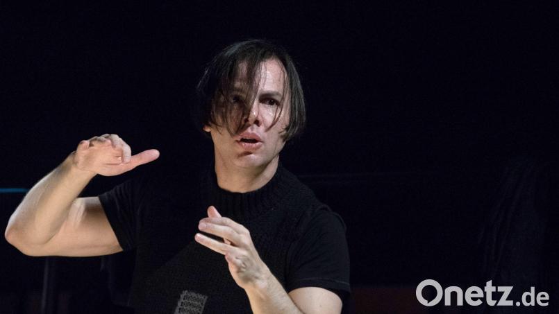 Teodor Currentzis dirigiert bei den Salzburger Festspielen 2026 die Bizet-Oper „Carmen“. (Archivfoto) Bild: Sebastian Gollnow/dpa