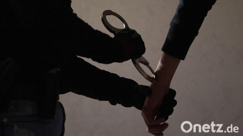 Die drei jungen Männer wurden am Mittwoch festgenommen. (Symbolbild) Bild: Leonie Asendorpf/dpa