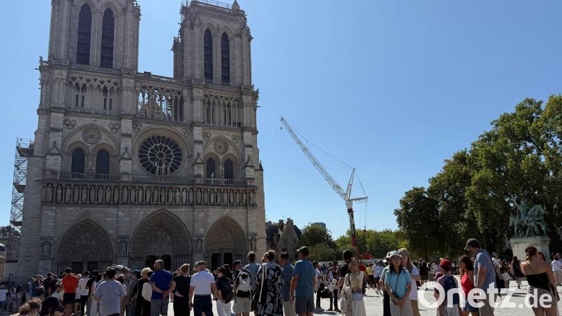 Seit ihrer Wiedereröffnung strömen mehr Menschen denn je in die Pariser Kathedrale. (Archivbild) Bild: Rachel Sommer/dpa
