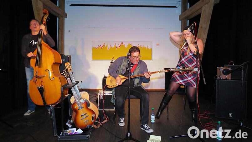 Bluesmusiker Wolfgang Bernreuther (Mitte) kommt diesmal am 13. Dezember in die Heimat zum Blueskonzert mit der Band United Blues Expierence..Freunde des feinen Blues dürfen sich freuen auf diesen klangvollen Abend. im Advent. Bild: ubb