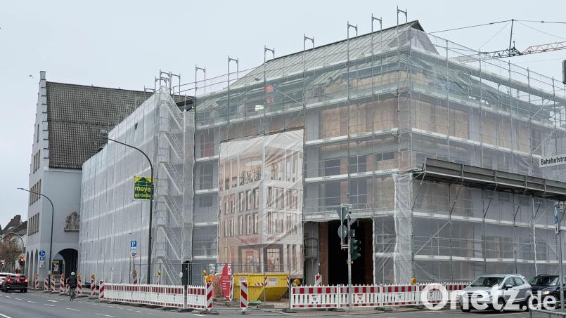 Große Umbauten bei der Sparkasse – in der Realität und symbolisch. Hier in Weiden soll künftig der Vorstand der fusionierten Bank sitzen. Bild: Gabi Schönberger