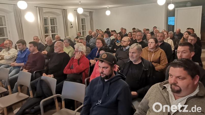 Zahlreiche Besucher folgten der Einladung zur Bürgerversammlung. Bild: amö