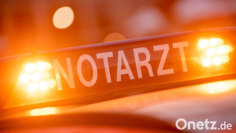 Der Mann schwebt in Lebensgefahr. (Symbolbild) Bild: Lino Mirgeler/dpa