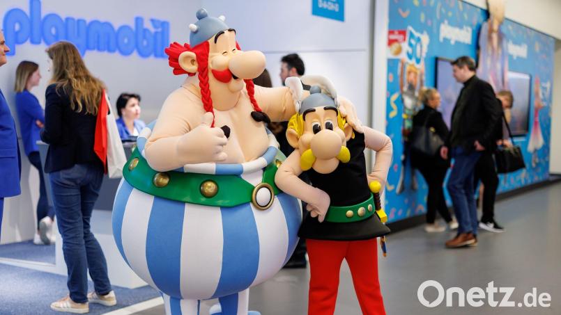 Der große Gallier Obelix ist neben seinem besten Freund Asterix eine der Hauptfiguren des Kult-Comics, den René Goscinny und Albert Uderzo 1959 gemeinsam geschaffen hatten. (Archivbild) Bild: Daniel Karmann/dpa