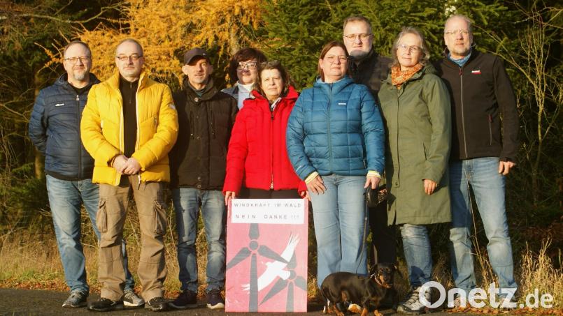 Die Personen auf Bild (von links): Dieter Pirner, Michael Zuber (Vorsitzender), Thomas Kamm (Beisitzer), Silvia Pirner (Schatzmeisterin), Evi Beer (Kassenprüferin), Silke Weiß-Bächer (Beisitzerin), Holger Voit, Christina Kretschmer (Zweite Vorsitzende), Dr. Thomas Kühn (Schriftführer). Bild: Zuber