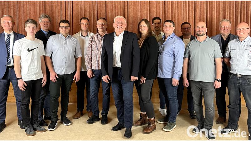 Die CSU Königstein geht mit diesem Team in die Kommunalwahl. Von links: MdL Harald Schwartz, Ben Paulus, Thilo Raap, Markus Rippl, Peter Pesold, Thomas Kogelbauer, Klaus Hafner, Sandra Pirner, Udo Hagerer, Markus Ertl, Markus Kollbrand, Stefan Vogl, Landrat Richard Reisinger, Wolfgang Platzer. Bild: Klaus Hafner