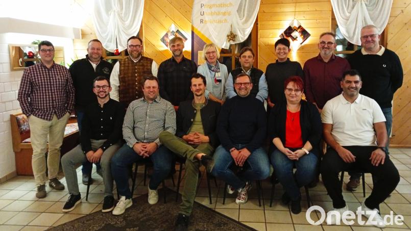 Waldershof Pur hat ihre Kandidatinnen und Kandidaten für die Kommunalwahl vorgestellt. Foto: Oswald Zintl