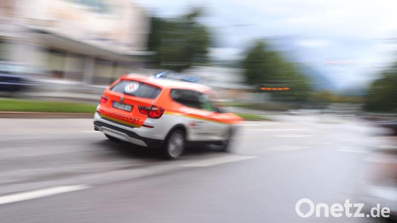 Das Opfer wurde notoperiert und befindet sich in kritischem Zustand. (Symbolbild) Bild: Karl-Josef Hildenbrand/dpa