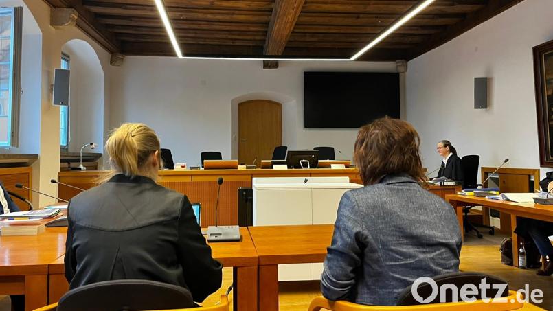 Im Sitzungssaal 1 des Verwaltungsgerichts in Regensburg fand Anfang der Woche die Hauptverhandlung um einen Bolzplatz in der Gemeinde Steinberg am See statt. Bild: Mutiara Sudarma