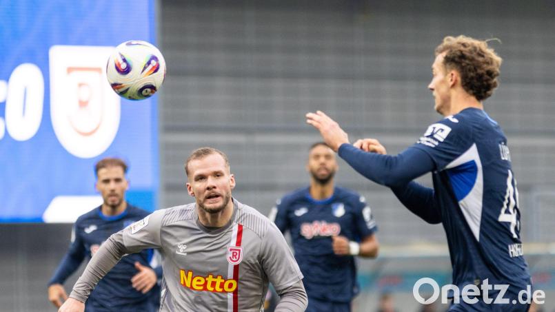 Auch Eric Hottmann (Mitte) vergab eine gute Chance des SSV Jahn in Hoffenheim. Bild: Sascha Janne