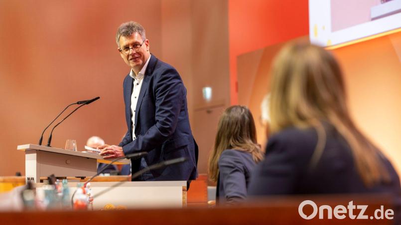 Aus Sicht von Präsident Thomas Weikert steht der DOSB geschlossen hinter einer Olympia-Bewerbung - egal, welcher Kandidat es am Ende wird. Bild: Helmut Fricke/dpa