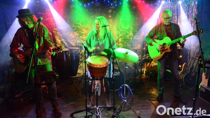 "Jara Milo" waren kurzfristig bei der "Open Stage" im "Kulturbahnhof Parapluie" in Weiden für eine Band eingesprungen, die kurzfristig absagen musste. Bild: Kunz