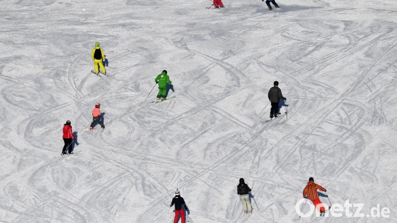 Ein 16-Jähriger ist in Österreich beim Skifahren ums Leben gekommen. Bild: Angelika Warmuth/dpa
