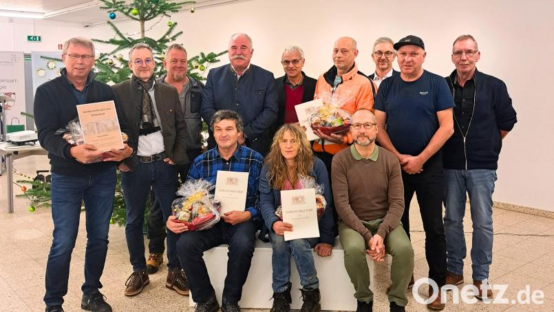 Die Geehrten und Ruheständler der SWW und WUN Infrastruktur KU bei der Betriebsversammlung. Bild: SWW und WUN Infrastruktur KU