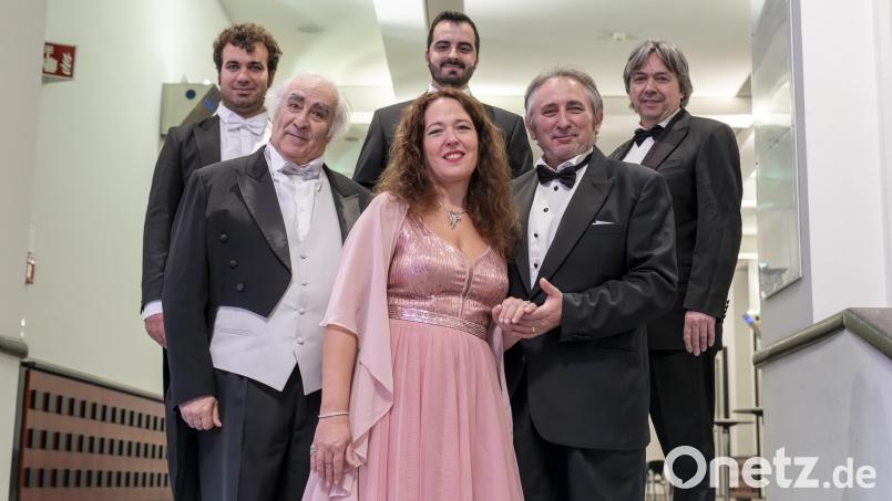 „Die Nacht der 5 Tenöre – Magia delle melodie“ begeistern Luigi Frattola, Orfeo Zanetti, Vincenzo Sanso, Alejo Ruiz und Emil Pavlov. Bild: Georg Knaupe/exb
