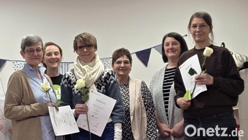 Neue Familienpatinnen im Landkreis Wunsiedel v.l.n.r.: Renate Libon, Jennifer Rupprecht-Brodmerkel (KoKi, Landratsamt Wunsiedel i. Fichtelgebirge), Stephanie Landgraf, Andrea Fabry (Familienpaten-Koordinatorin, EJF), Michaela Küster (Familienpaten-Koordinatorin, EJF) und Heike Philipp. Bild: Michaela Küster