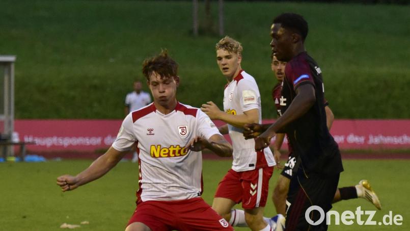 Ben Kippes (links/in einem A-Jugendspiel gegen den 1. FC Nürnberg) kehrt vom SSV Jahn Regensburg zur DJK Neustadt/WN zurück. Bild: mhs