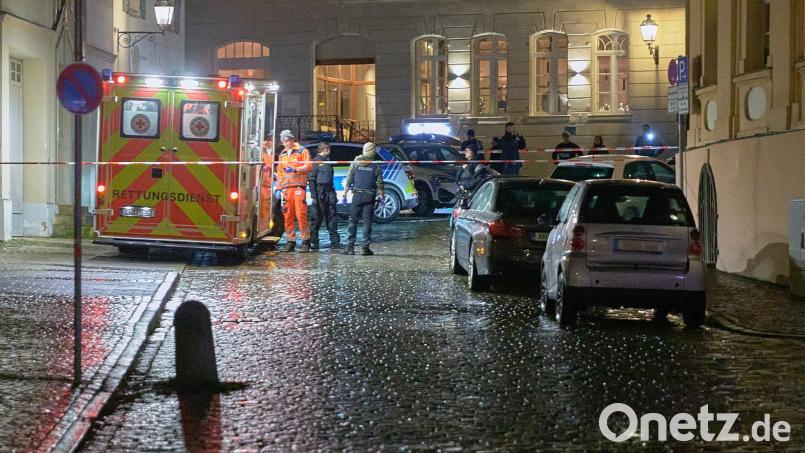 Mit einem Schuss ins Bein hat die Polizei in Ansbach am Samstag einen 47-Jährigen gestoppt, der ein Messer bei sich gehabt haben soll. Bild: Tizian Gerbing/dpa