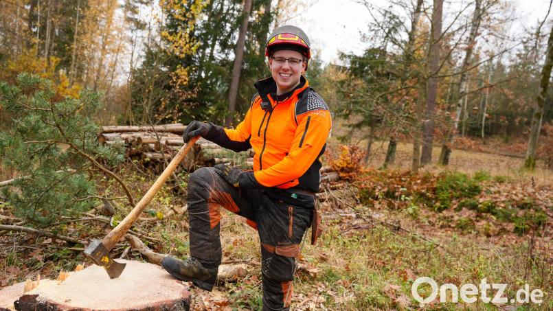Der frisch gebackene Forstwirtschaftsmeister Julian Brandner aus Preisdorf liebt seinen Beruf. Schon in jungen Jahren entdeckte er seine Leidenschaft für den Wald. Bild: Marco Meier