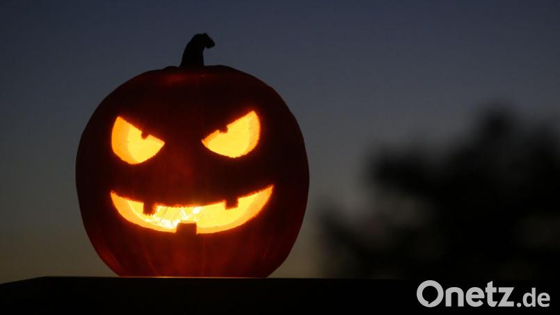 Unbekannte haben in Arzberg Kürbisse von einer Haustür geklaut. Symbolbild: Laurent Gillieron/KEYSTONE/dpa