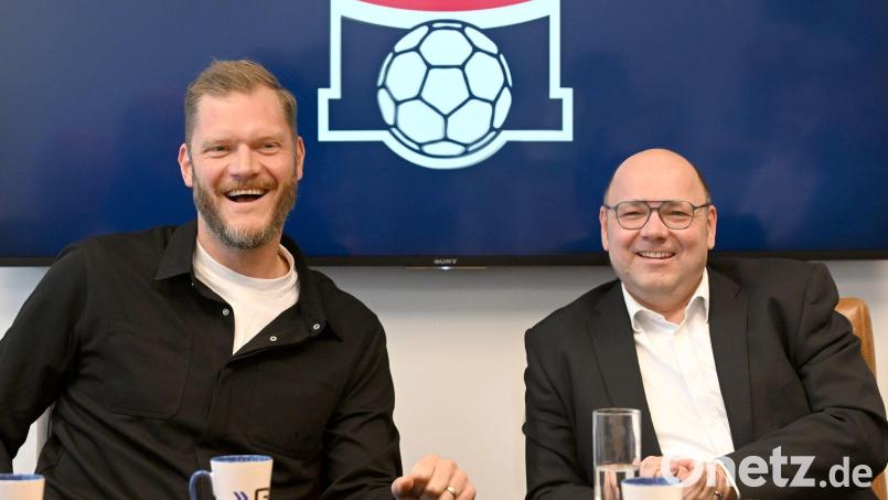 Sportdirektor Johannes Bitter (l) und Geschäftsführer Christian Hüneburg tragen seit Oktober 2024 die Verantwortung beim HSV Hamburg. Bild: Michael Schwartz/dpa