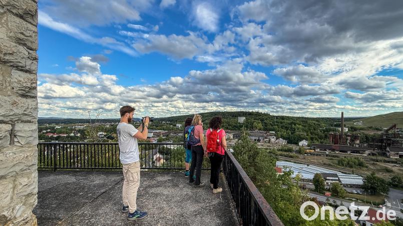 Menschen, Natur, Geschichte: Sulzbach-Rosenberg hat viel zu bieten. Beim Heimat-Erlebnistag sollen diese Besonderheiten der Heimat hervorgehoben werden. Das Unser Bild zeigt Dreharbeiten im September für einen städtischen Imagefilm am Kriegerdenkmal in Rosenberg. Der Film (noch nicht veröffentlicht) soll den Tourismus ankurbeln. Archivbild: Wolfgang Steinbacher