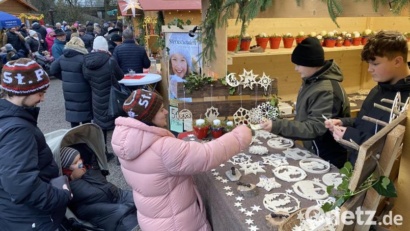 Viele Waren wurden für einen guten Zweck verkauft - wie hier für die Aktion "Sternstunden". Bild: aub