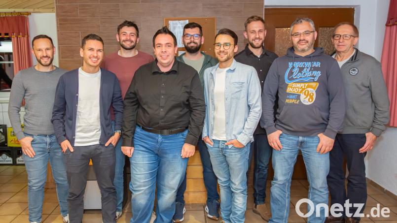 Christoph Ackermann (von links), Florian Kastner, Sebastian Boemmel, Stephan Minnich, Christoph Baumann, Daniel Bayerlein, Dominik Kopp, Andreas Merkl und Hermann Dötsch wollen sich für Kastl stark machen. Bild: Stephan Minnich/exb