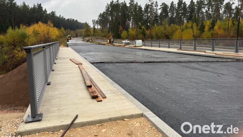 Die oberste Schicht Asphalt fehlt noch - Mitte November aber soll alles fertig sein. Bild: Heike Unger