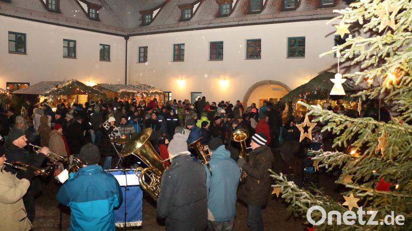 Die Kapelle "Bayrisch Blech" begeisterte mir ihren weihnachtlichen Weisen. Bild: bnr