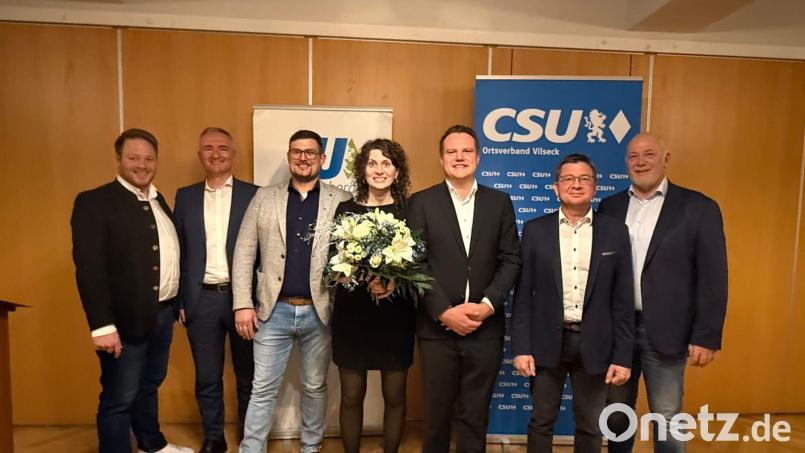 Von links: JU-Kreisvorsitzender Henner Wasmuth, CSU-Kreisvorsitzender Harald Schwartz, Vorsitzender CSU Vilseck Umland Christian Trummer, Anna Dittrich, Bürgermeisterkandidat Jonas Dittrich, 3. Bürgermeister Markus Graf, CSU -Fraktionsvorsitzender Peter Lehner. Bild: Wasmuth