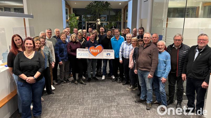 Die Spendenübergabe der Volksbank-Raiffeisenbank in Eschenbach. Bild: Volksbank-Raiffeisenbank Nordoberpfalz