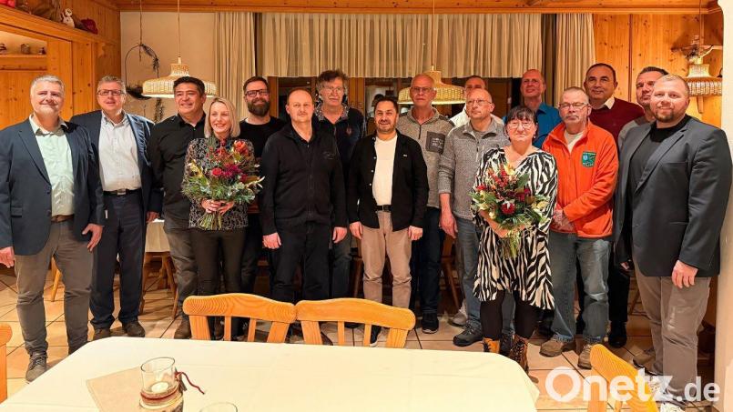 Gruppenbild der geehrten Mitarbeiter bei der Jubilarfeier 2025. Bild: ABM Greiffenberger Antriebstechnik GmbH