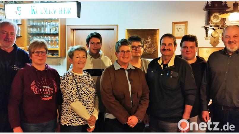 Die Kandidaten der CSU-Liste für die Gemeinderatswahlen in Thanstein mit Ortsvorsitzenden Wolfgang Schwab (rechts). Bild: Ludwig Dirscherl
