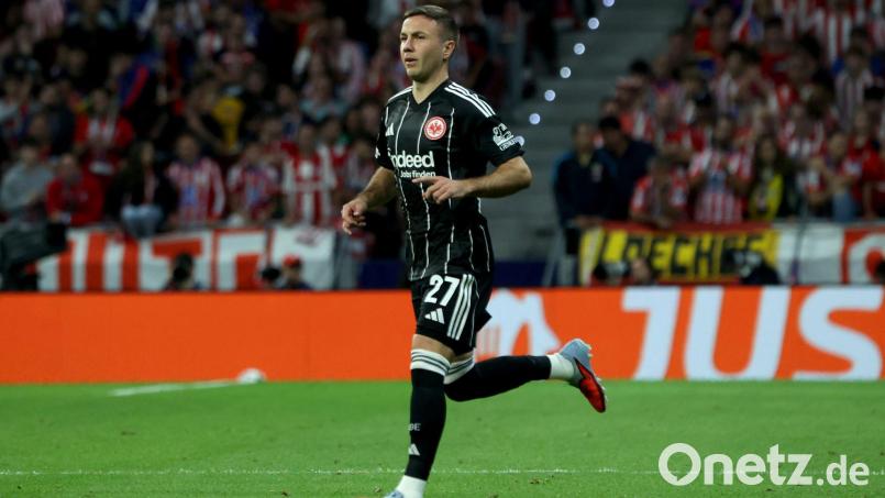 Spielt zum dritten und wohl letzten Mal im Camp Nou: Mario Götze. Bild: Canales Carvajal/dpa