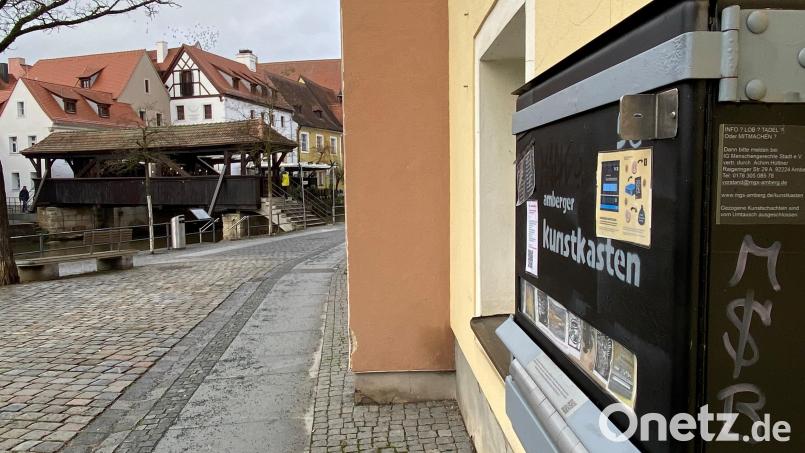 Der Amberger Kunstkasten in der Schiffgasse. Hier finden sich nicht nur schöne Kunstwerke, sondern auch attraktive Gutscheine. Bild: Andreas Ascherl