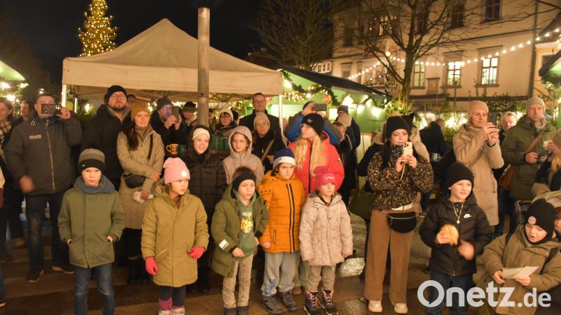 Sehr viele Tirschenreuther verfolgten die Auftaktveranstaltung des beliebten Betthupferls, bei der diesmal noch keine Geschichte vorgelesen wurde. Bild: ubb
