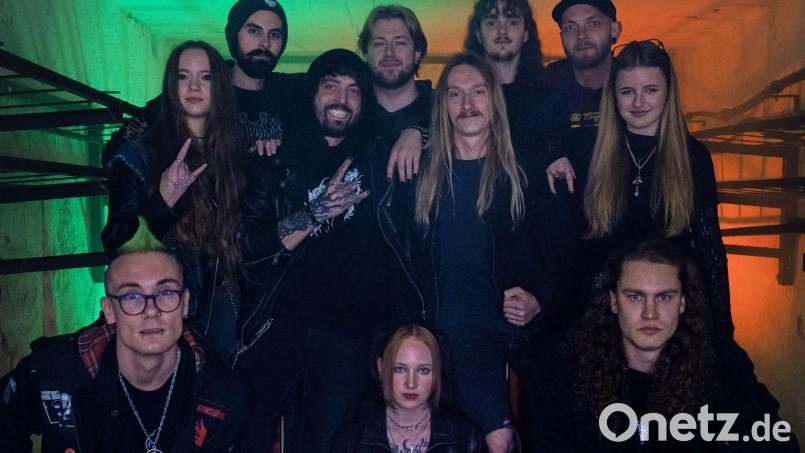 Das ist die Kerngruppe des VfB (Vollgas für Blastbeats) mit ihrem Vorsitzenden Timo Schertel (stehend, Dritter von links). Bild: Vanessa Bedrunka