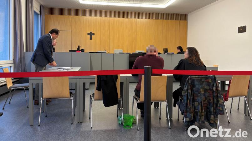 Der Prozess gegen einen 57-jährigen Rentner aus Weiden setzte sich fort. Ihm wird unter anderem gefährliche Körperverletzung an seinem Nachbarn vorgeworfen. Bild: Jona Lang
