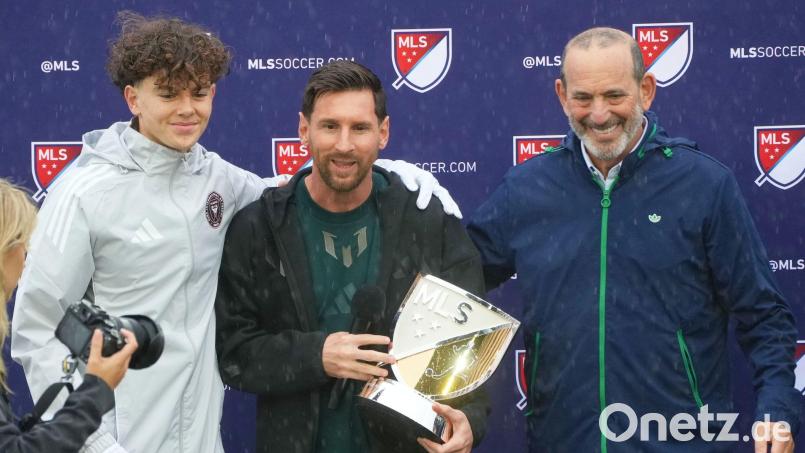 Lionel Messi (Mitte) ist zum MVP der Major League Soccer gewählt worden. Bild: Marta Lavandier/AP/dpa